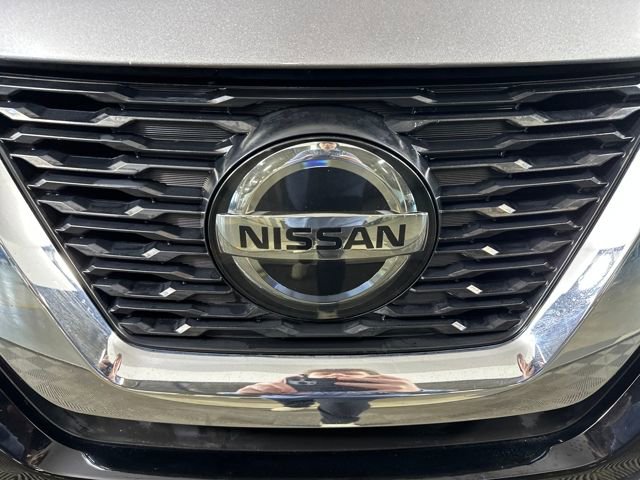 Used 2018 Nissan Rogue SV image 9