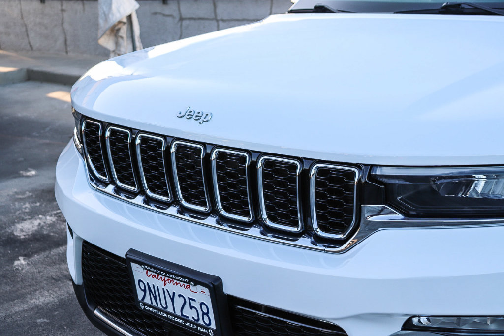 Used 2024 Jeep Grand Cherokee Limited RWD image 6