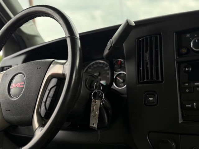 Used 2017 GMC Savana 3500 Extended RWD image 15