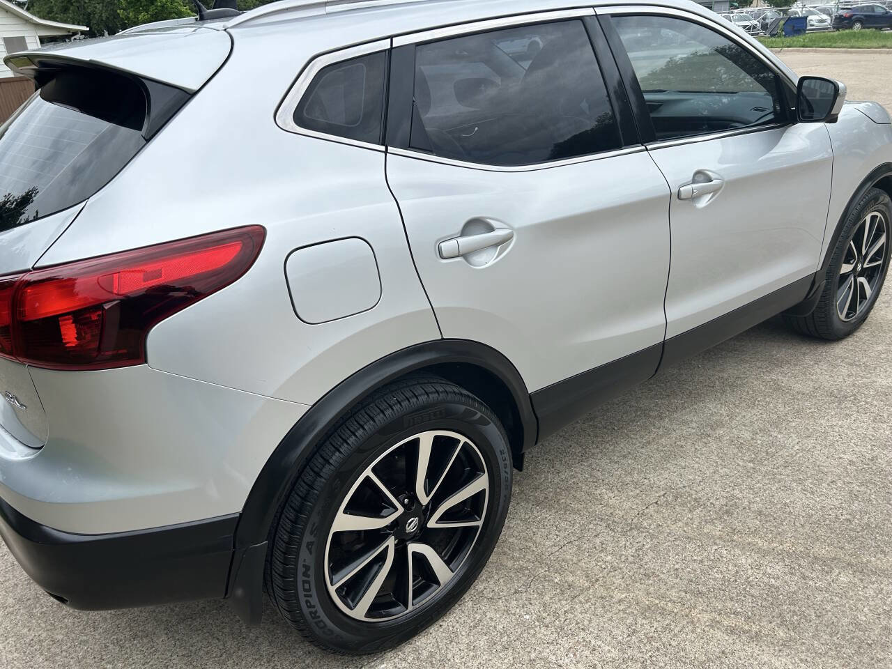 Used 2017 Nissan Rogue Sport SL FWD image 7