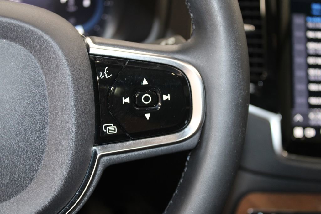Used 2023 Volvo XC90 B5 Plus image 41