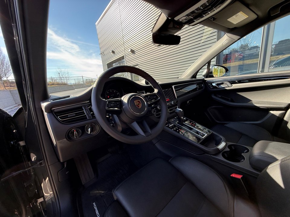 New 2026 Porsche Macan image 4
