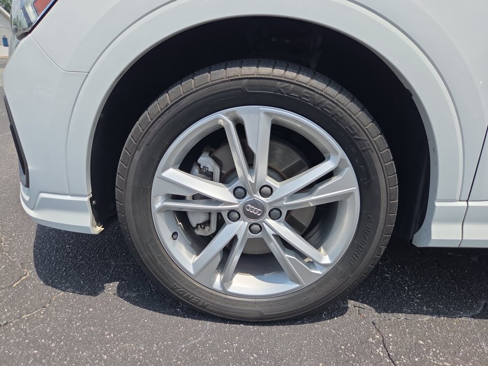 Used 2019 Audi Q3 2.0T Premium Plus w/ Premium Plus Package AWD/4WD image 31