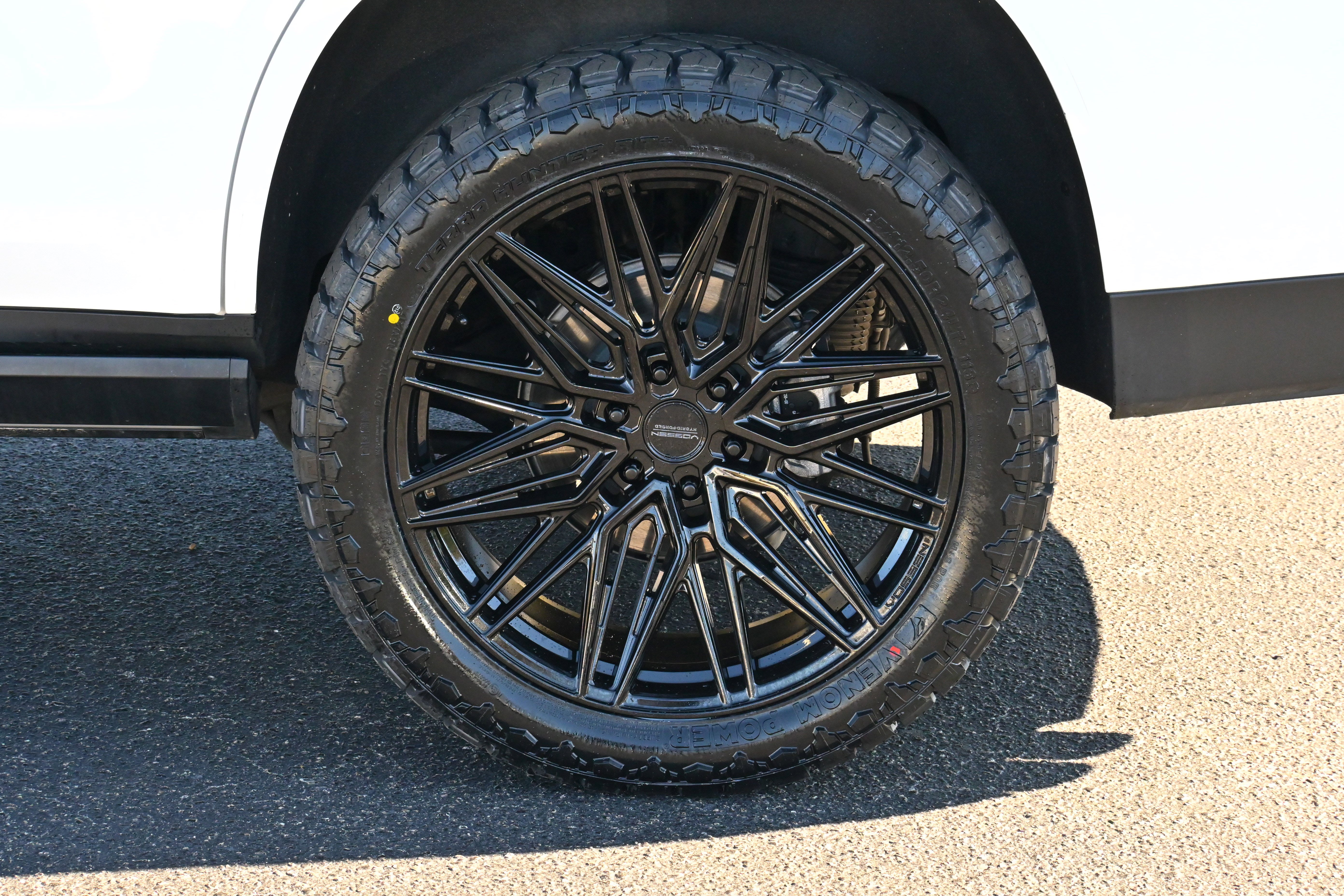 Used 2025 GMC Yukon AT4 Ultimate image 45