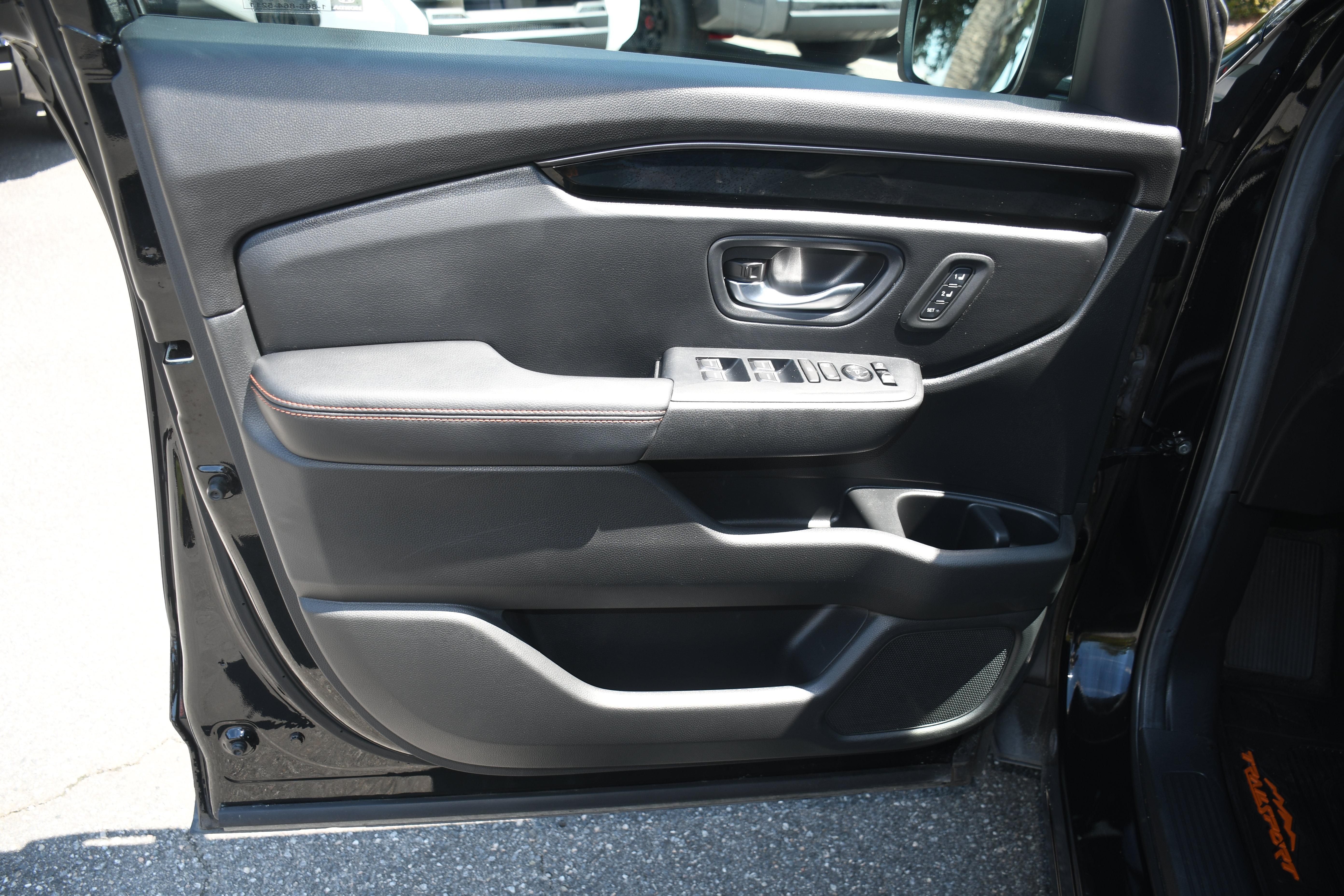 Used 2025 Honda Pilot TrailSport image 10