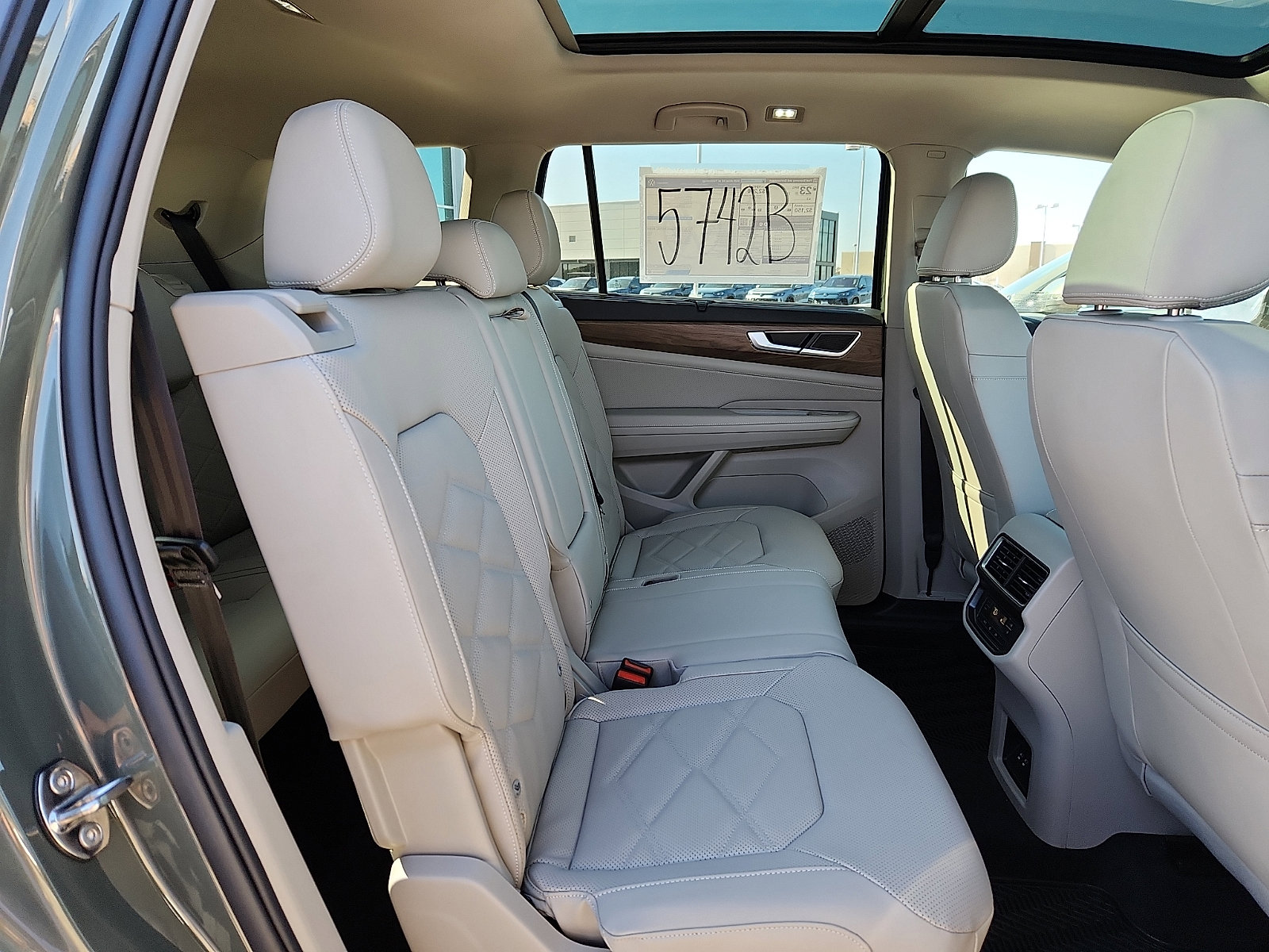 New 2026 Volkswagen Atlas SE image 14