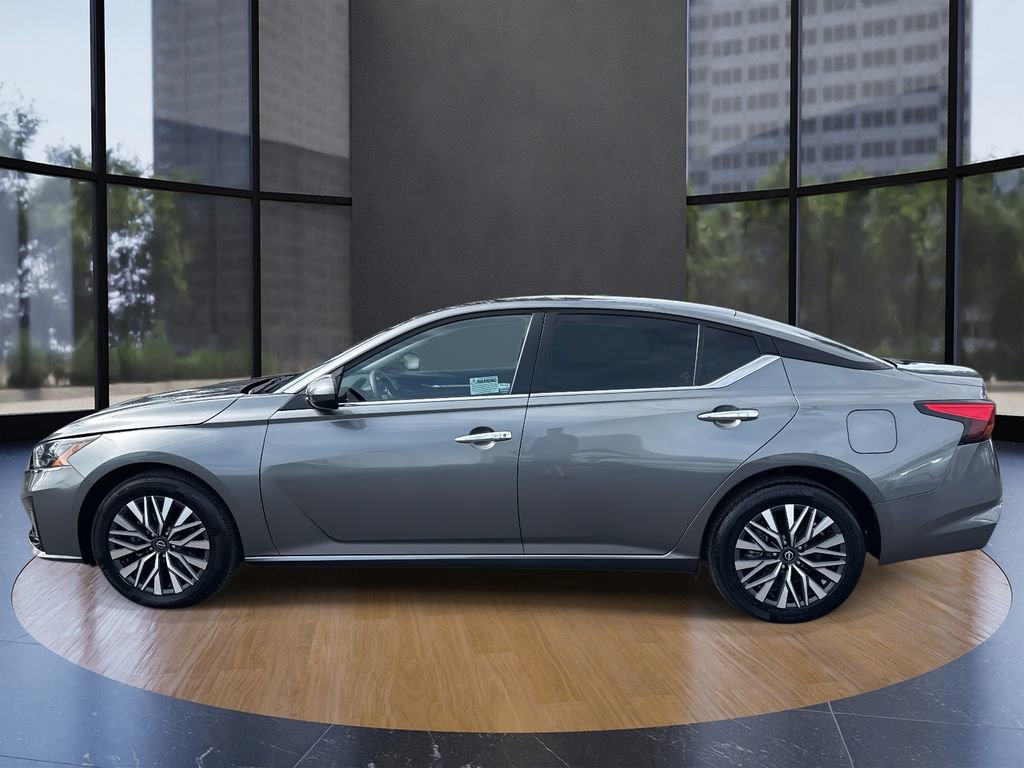 Used 2023 Nissan Altima 2.5 SV image 5