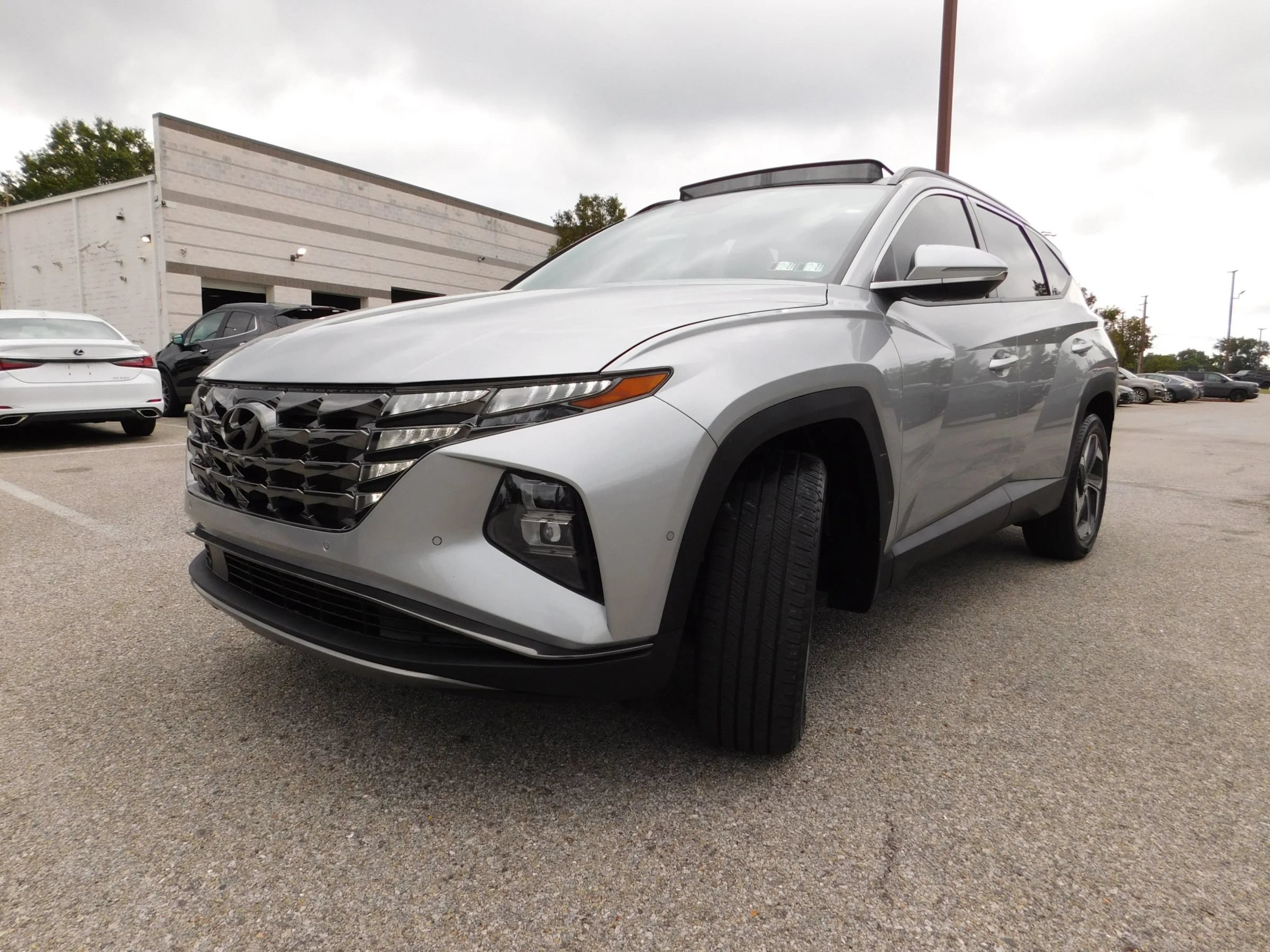 Used 2024 Hyundai Tucson Limited AWD/4WD image 4