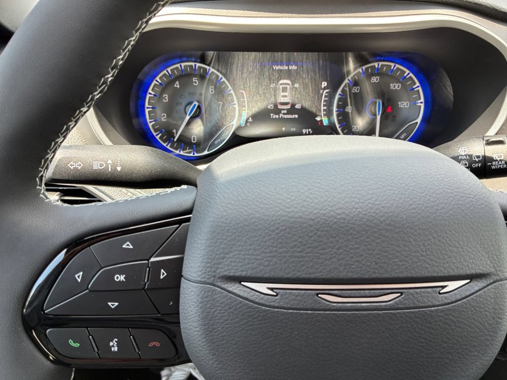 New 2027 Chrysler Pacifica Limited FWD image 11