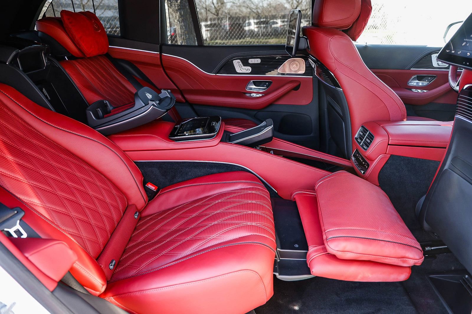 Certified 2025 Mercedes-Benz Maybach GLS 600 4MATIC image 25