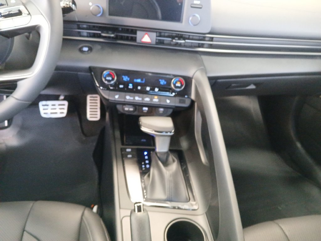 New 2026 Hyundai Elantra SEL Sport FWD image 11