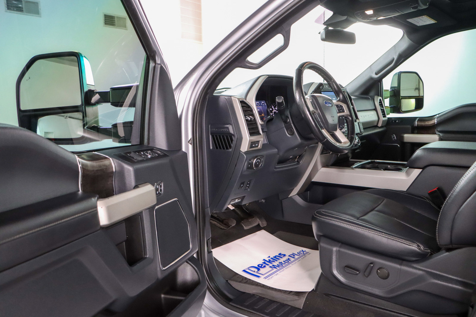 Used 2022 Ford F250 Lariat w/ Lariat Ultimate Package image 3