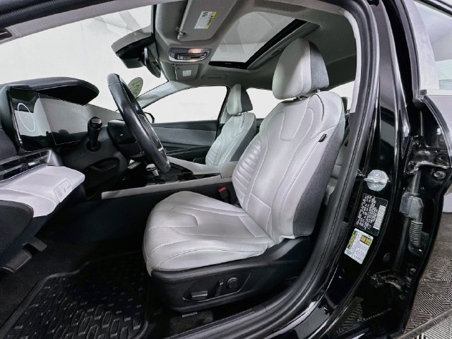 Used 2024 Hyundai Elantra Limited FWD image 4