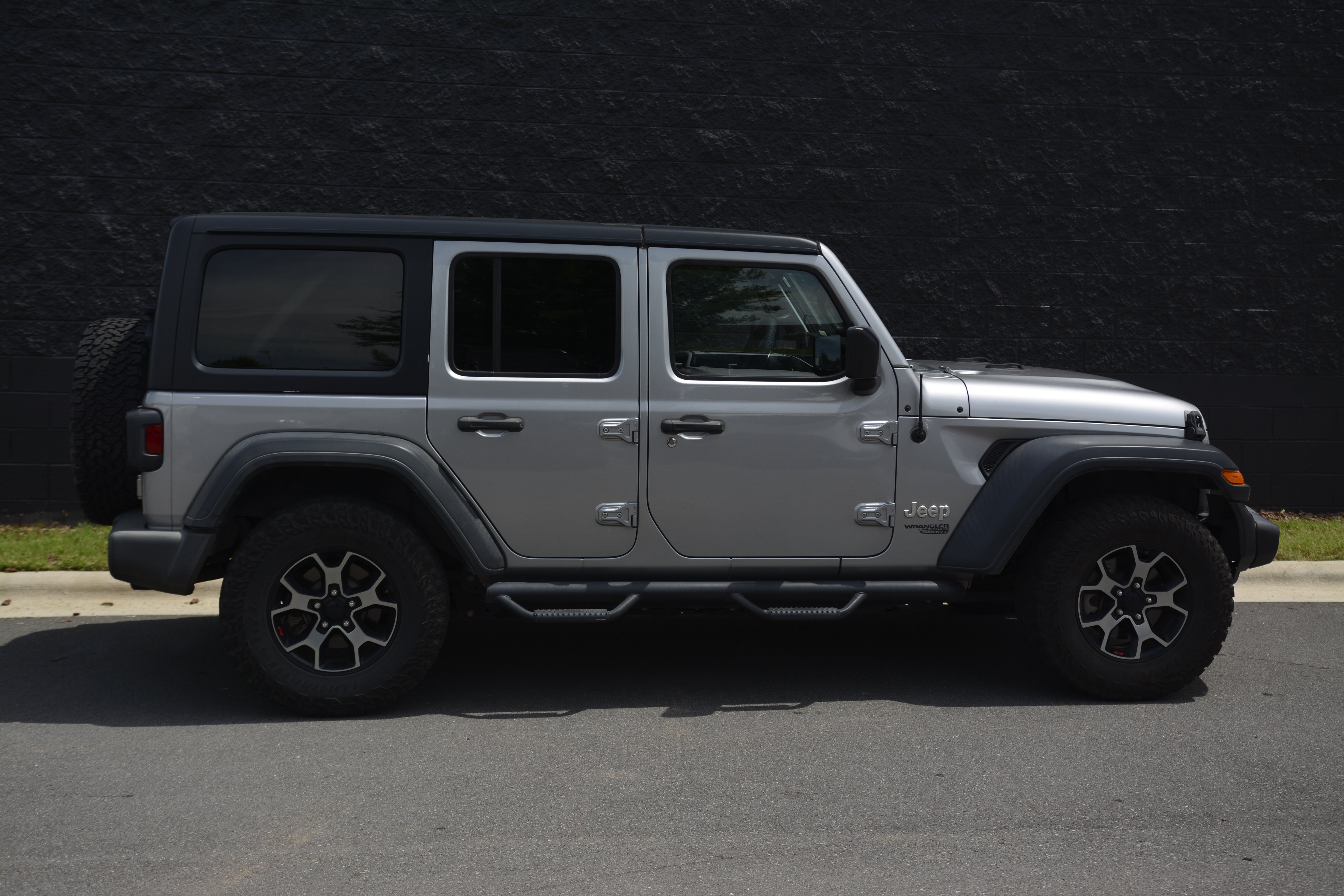 Used 2018 Jeep Wrangler Unlimited Sport AWD/4WD image 8