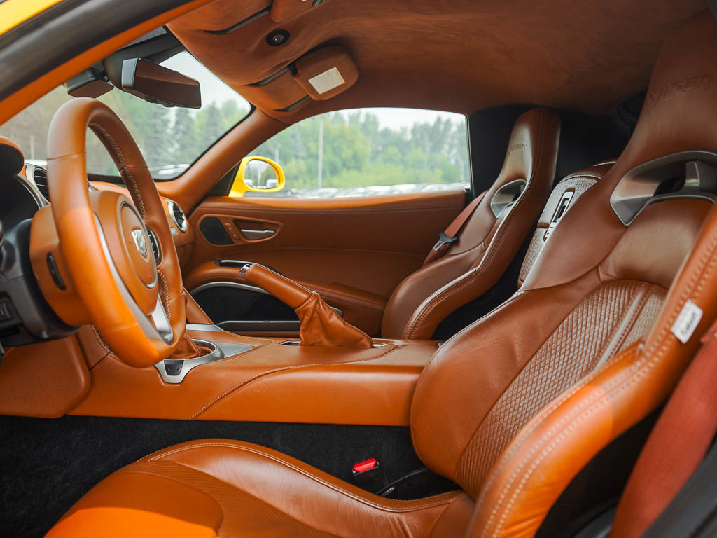 Used 2013 SRT Viper GTS w/ GTS Laguna Interior Pkg RWD image 32