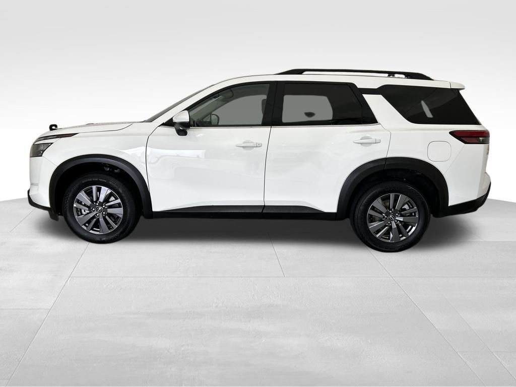 Used 2025 Nissan Pathfinder SV image 4