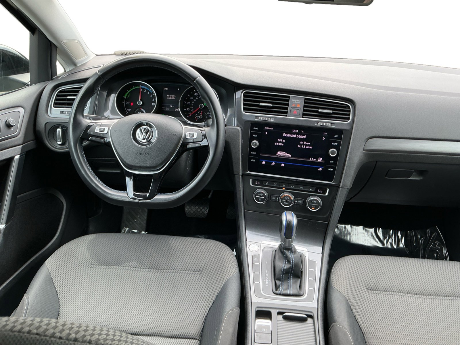 Used 2019 Volkswagen e-Golf SE w/ Driver Assistance Package image 14