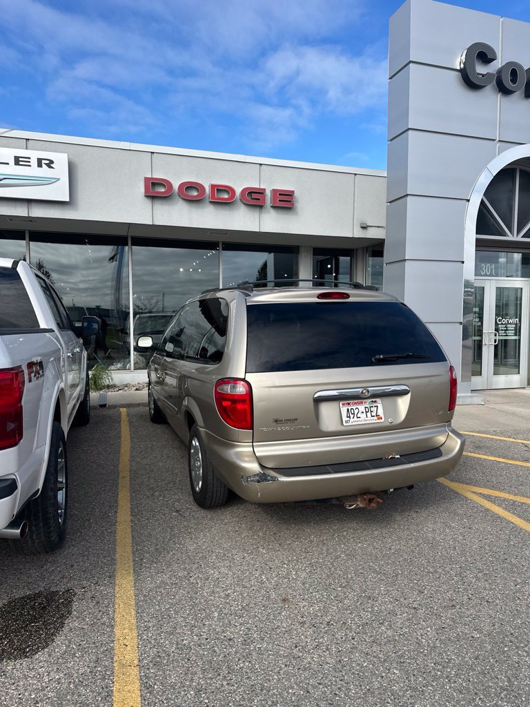 Used 2004 Chrysler Town & Country LX w/ Popular Equipment Group FWD image 4