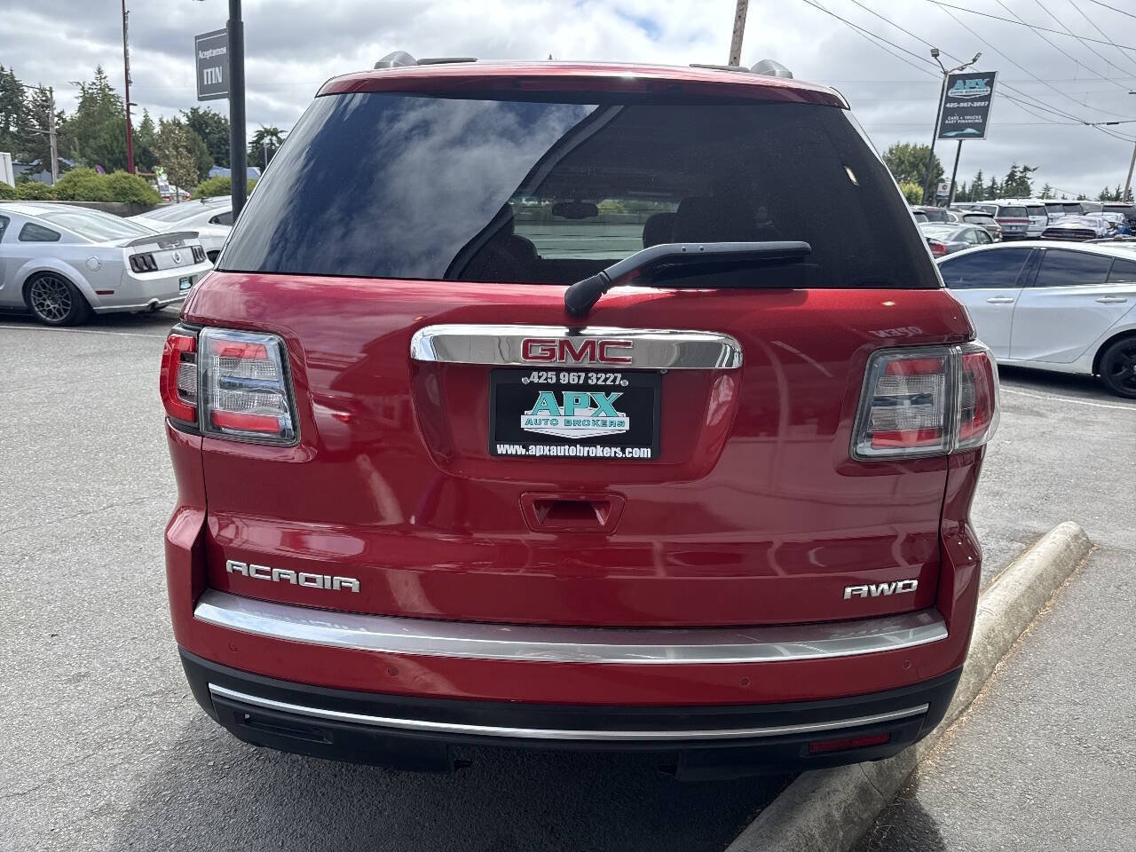 Used 2013 GMC Acadia SLT AWD/4WD image 4