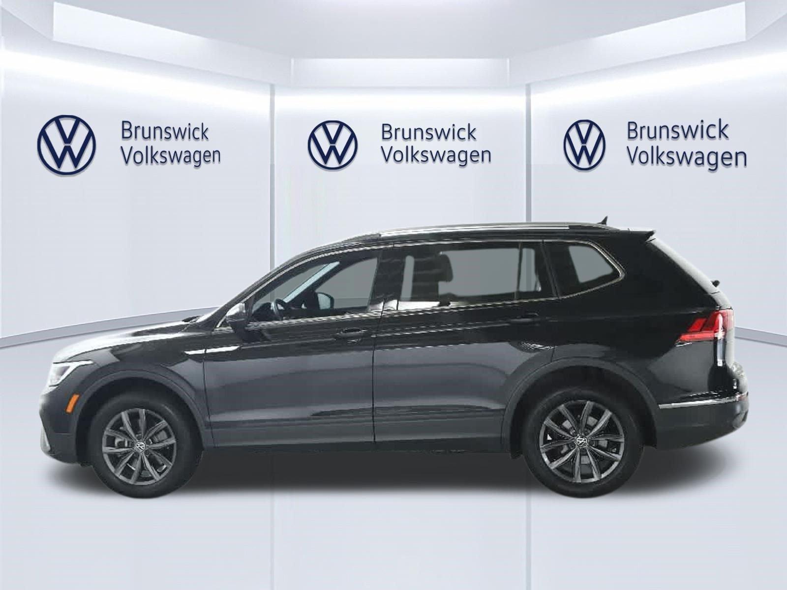 Certified 2023 Volkswagen Tiguan SE AWD/4WD image 38