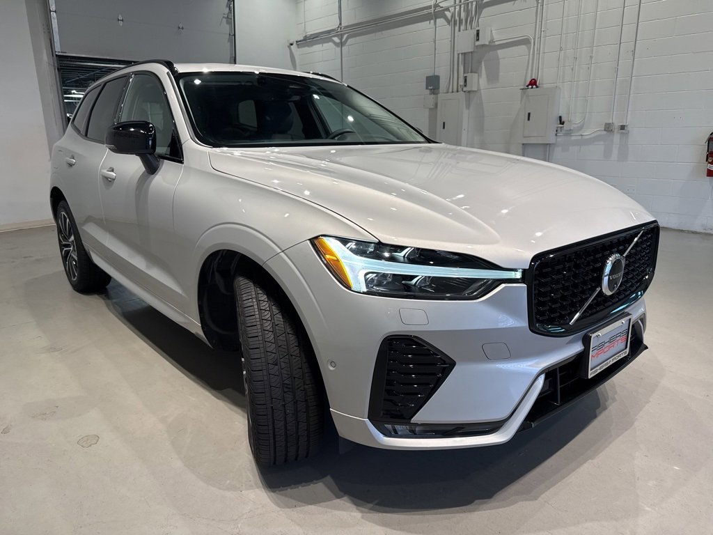 Used 2025 Volvo XC60 B5 Plus image 3