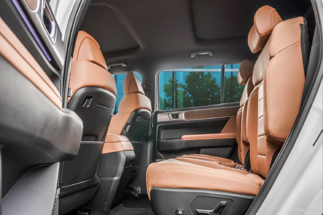 New 2027 Hyundai Santa Fe Limited FWD image 18