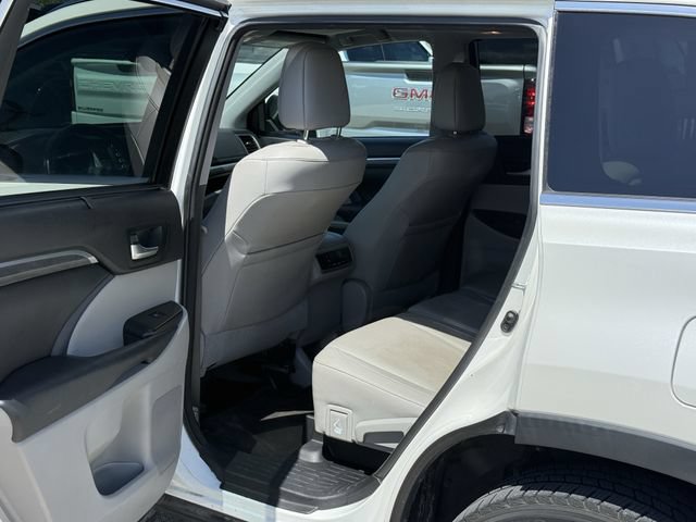 Used 2018 Toyota Highlander Limited FWD image 28
