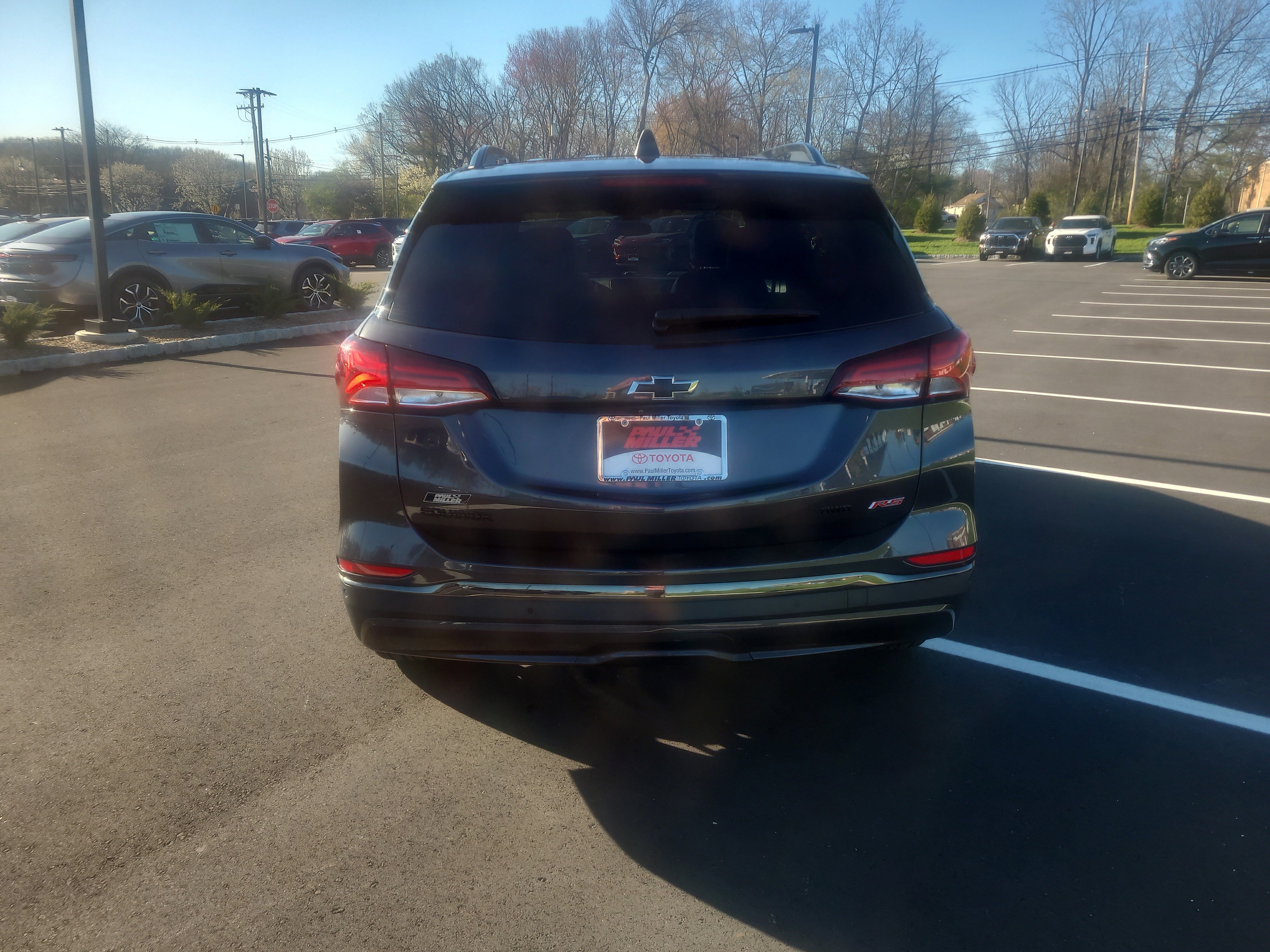 Used 2022 Chevrolet Equinox RS w/ Infotainment Package image 7