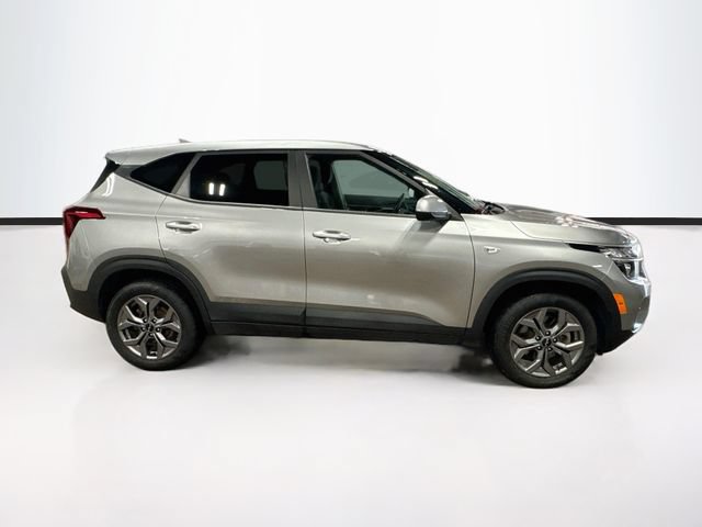 Used 2024 Kia Seltos LX AWD/4WD image 8