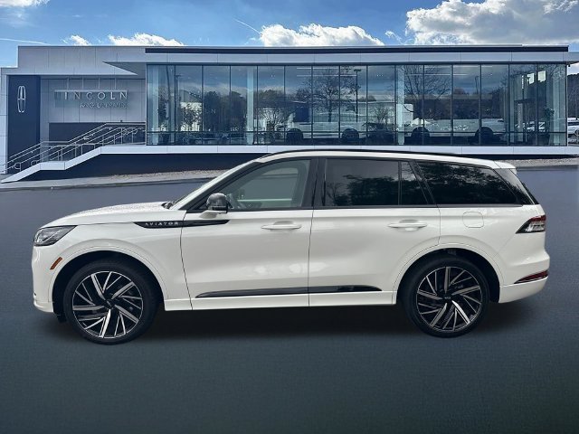New 2026 Lincoln Aviator Black Label w/ Jet Appearance Package AWD/4WD image 4