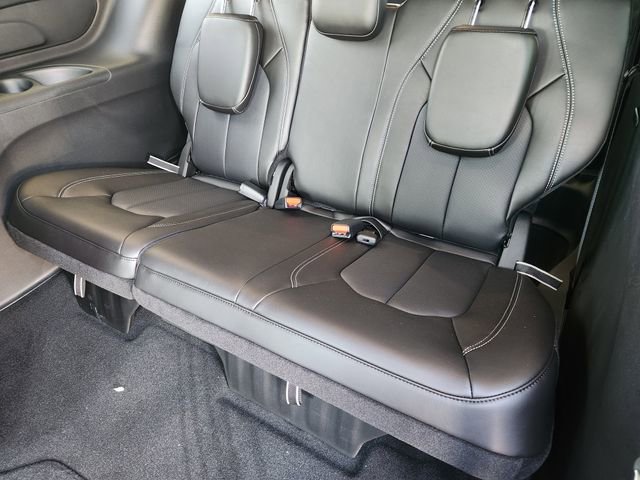 New 2026 Chrysler Pacifica Select FWD image 23
