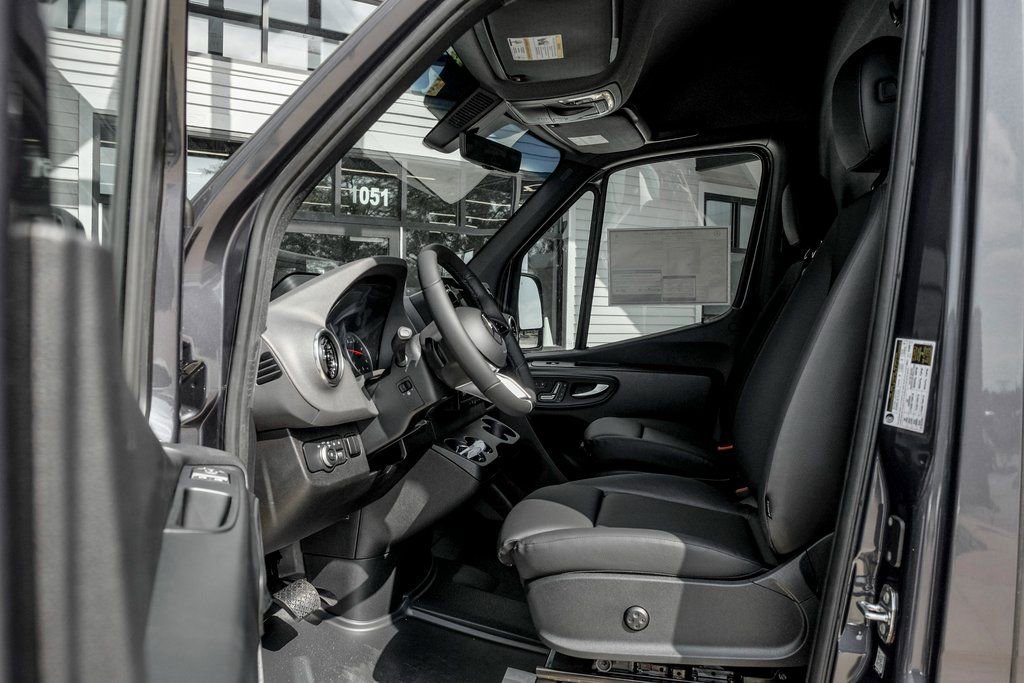 Used 2025 Mercedes-Benz Sprinter 2500 image 12