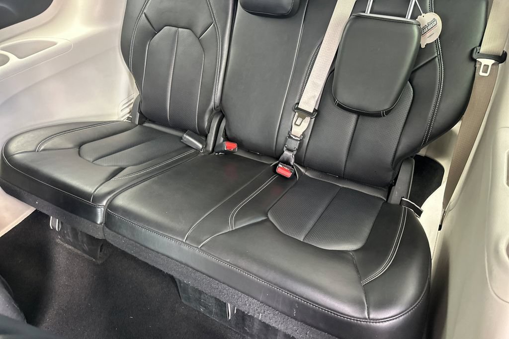 Used 2024 Chrysler Pacifica Limited FWD image 15
