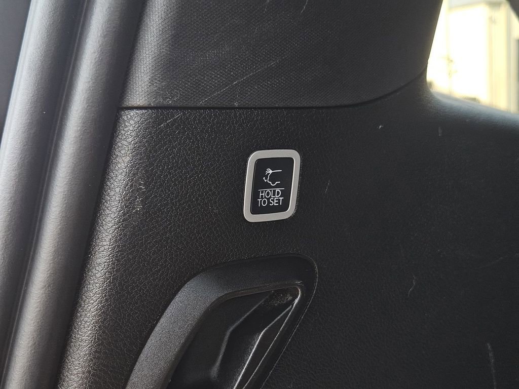 Used 2024 Jeep Wagoneer Series II w/ Flexible Seating Group image 9