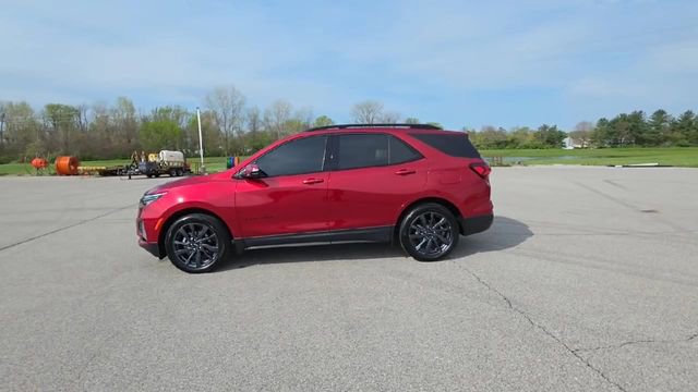 Used 2022 Chevrolet Equinox RS w/ Infotainment Package image 4
