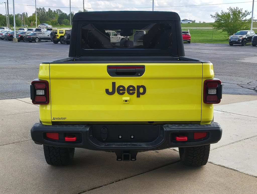 Used 2024 Jeep Gladiator Rubicon w/ Technology Group AWD/4WD image 19