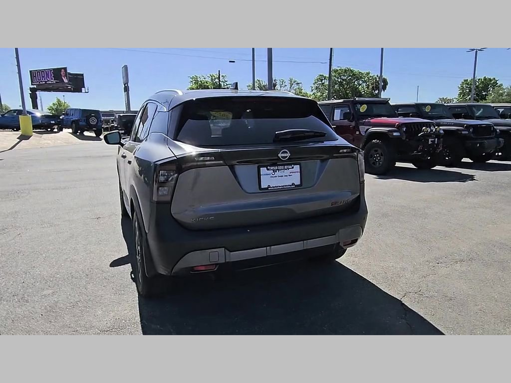 Used 2025 Nissan Kicks SR AWD/4WD image 30