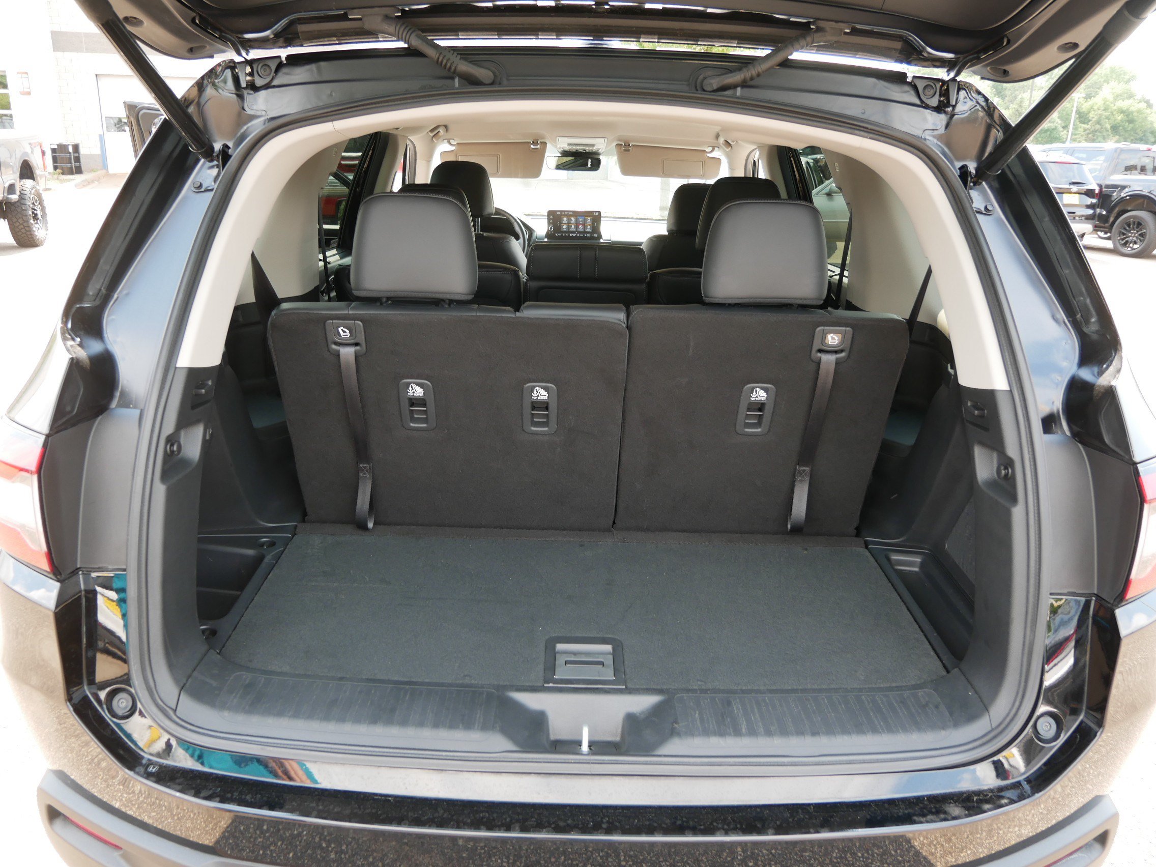 Used 2025 Honda Pilot EX-L image 18