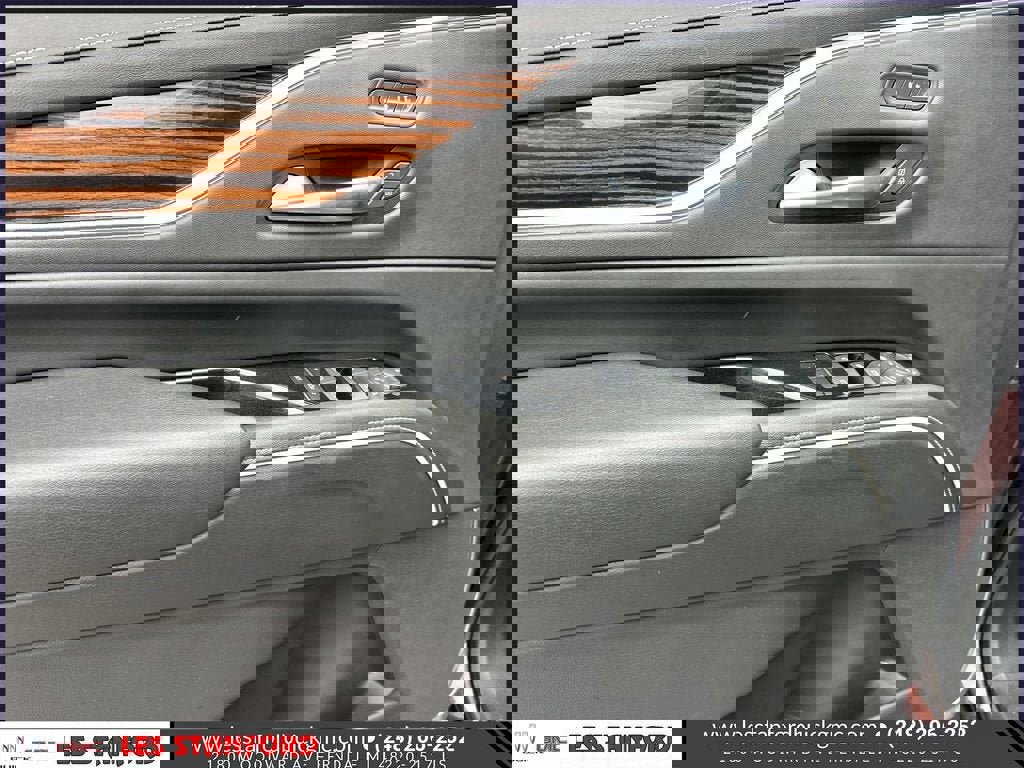 Used 2023 Cadillac Escalade Luxury w/ LPO, Illumination Package image 17