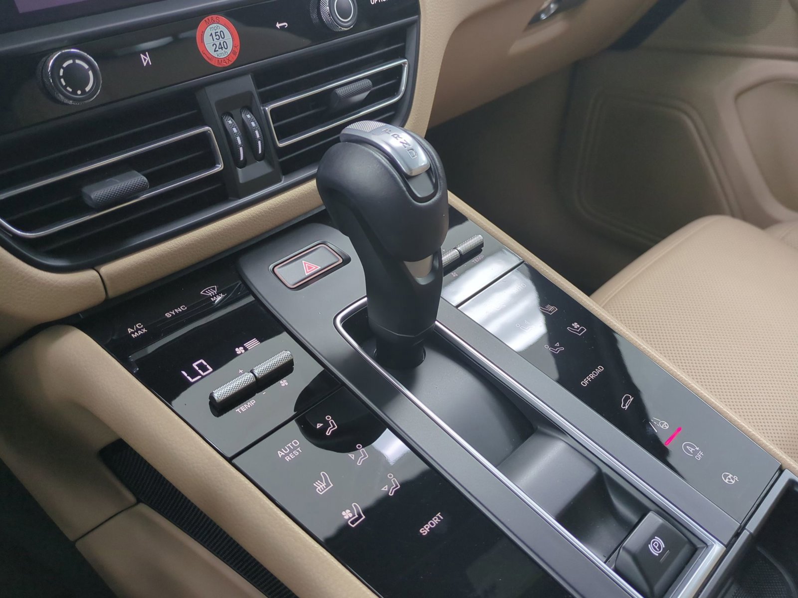 Certified 2023 Porsche Macan image 12