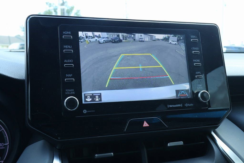 Used 2022 Toyota Venza XLE image 4