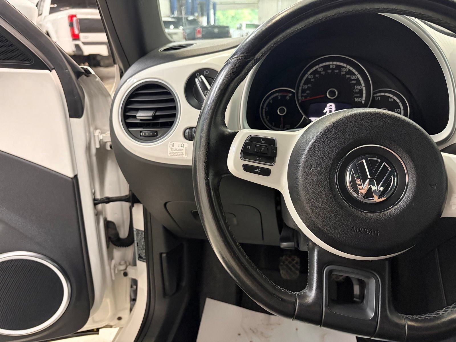 Used 2013 Volkswagen Beetle TDI FWD image 14