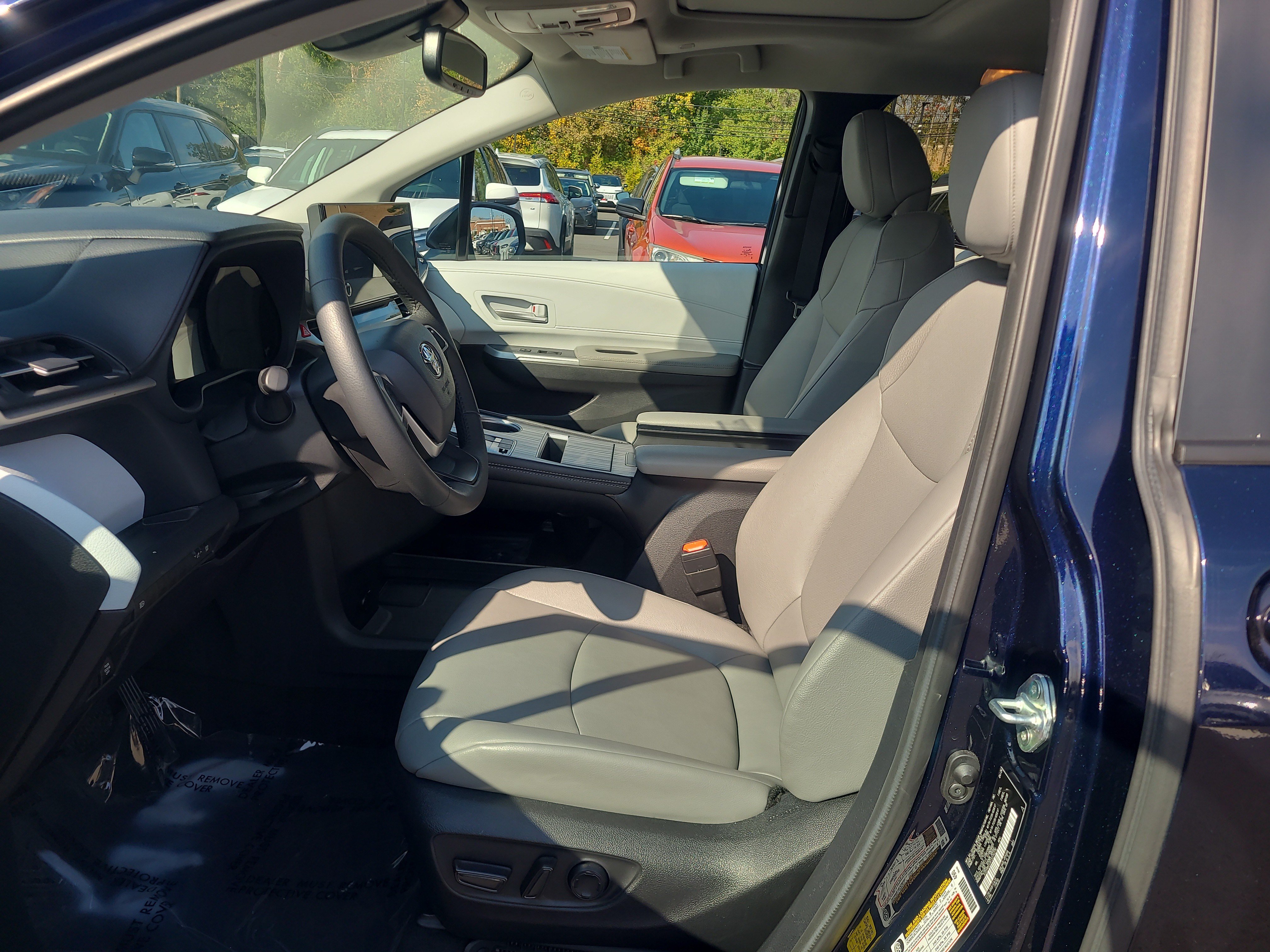Certified 2026 Toyota Sienna XLE FWD image 16