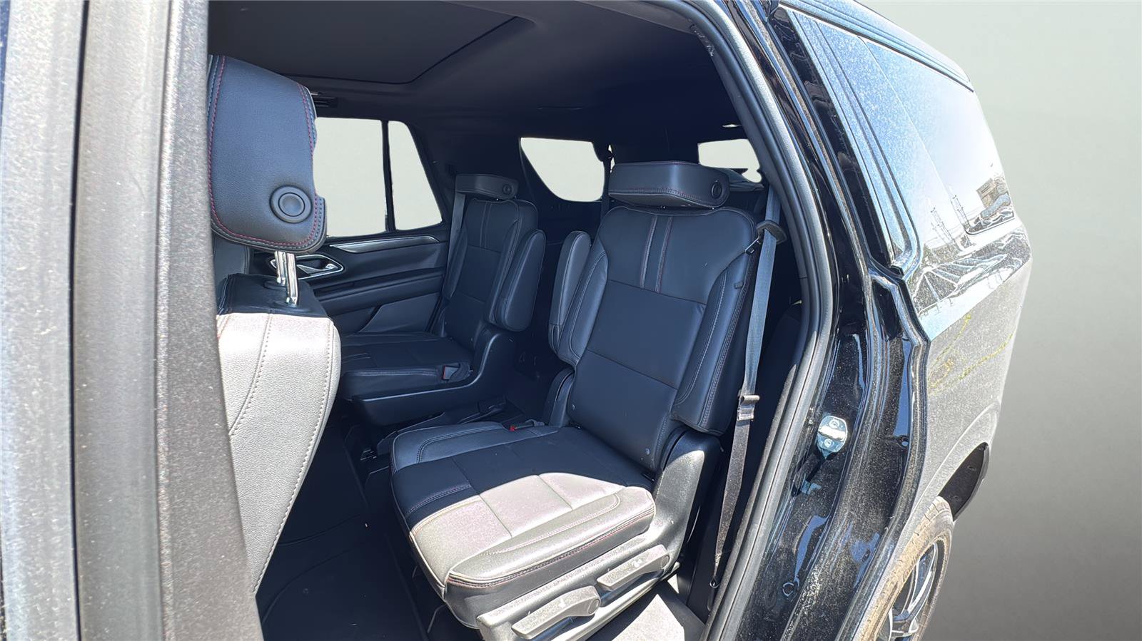 Used 2023 Chevrolet Tahoe RST w/ Luxury Package AWD/4WD image 19