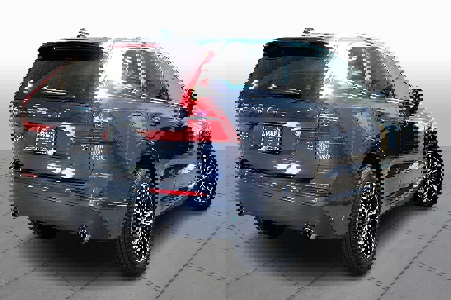 Used 2019 Volvo XC60 T6 Momentum w/ Premium Package image 12