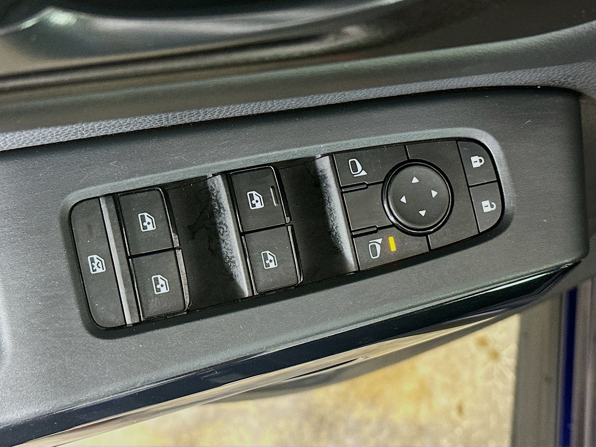 Used 2025 Nissan Pathfinder SV FWD image 15