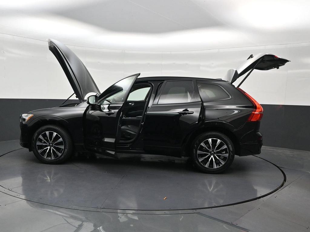 Certified 2024 Volvo XC60 B5 Plus AWD/4WD image 32