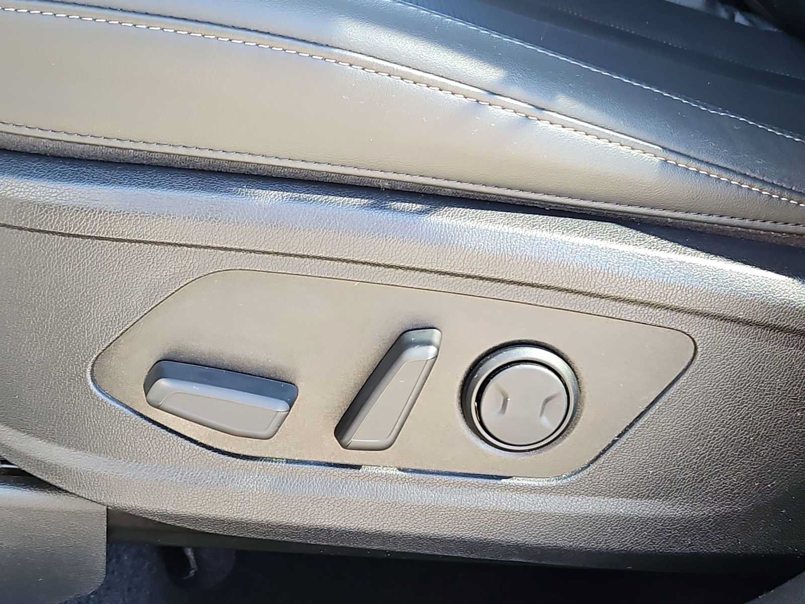Certified 2025 Kia Sorento S FWD image 17