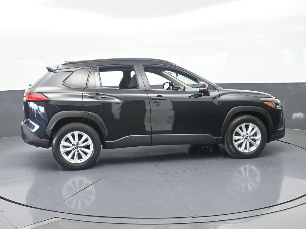 Used 2022 Toyota Corolla Cross LE w/ Moonroof Package FWD image 7
