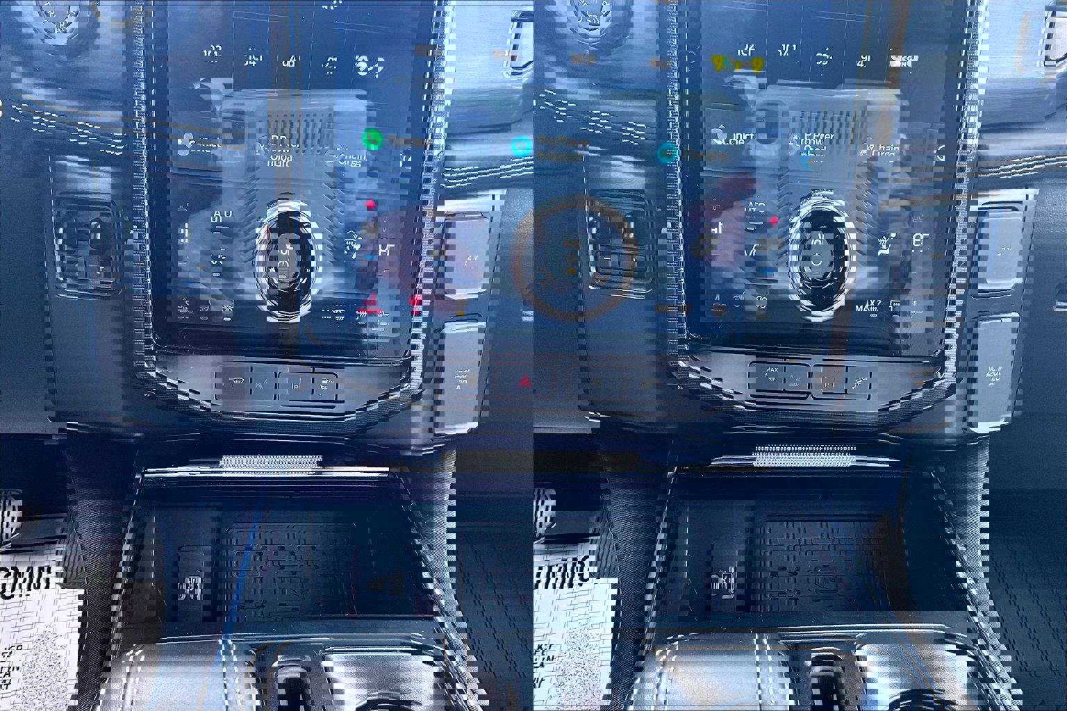 Used 2023 Ford F150 Lightning Platinum image 16